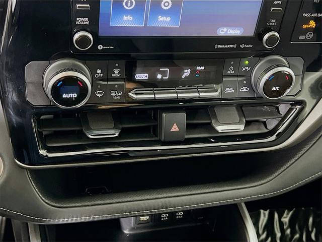 used 2020 Toyota Highlander car, priced at $32,995