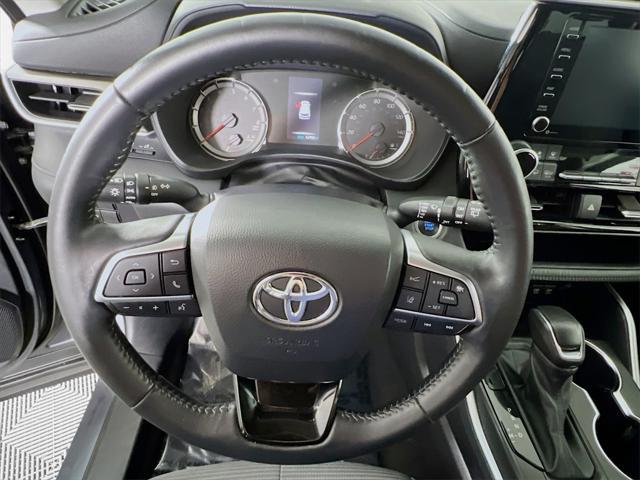 used 2020 Toyota Highlander car, priced at $32,995