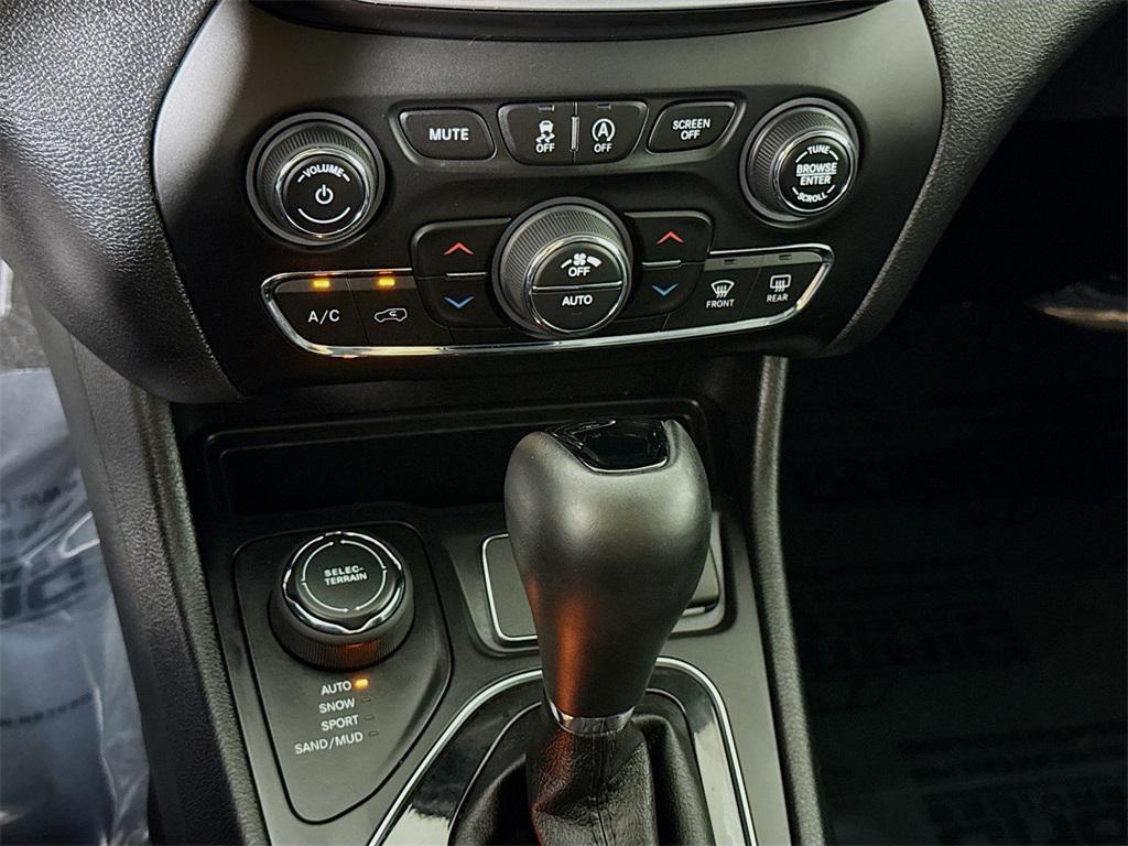 used 2020 Jeep Cherokee car, priced at $17,998