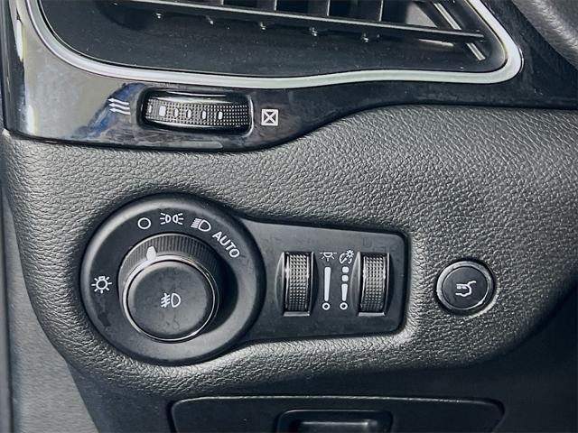 used 2023 Jeep Cherokee car, priced at $25,798