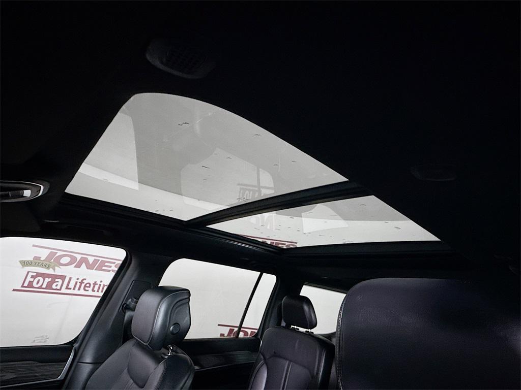 used 2022 Jeep Wagoneer car, priced at $46,998