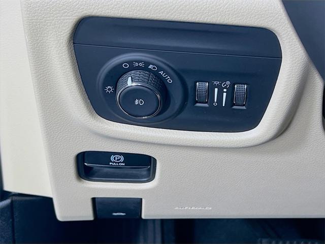 used 2023 Jeep Grand Cherokee car, priced at $38,998