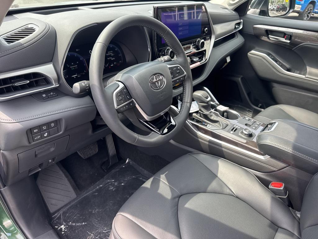 new 2025 Toyota Highlander car, priced at $55,957