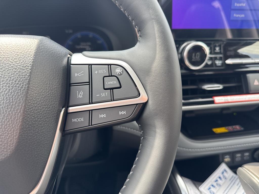 new 2025 Toyota Highlander car, priced at $55,957