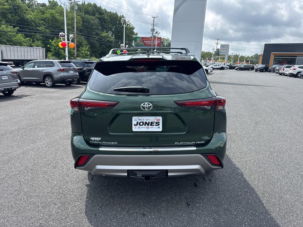 new 2025 Toyota Highlander car, priced at $55,957