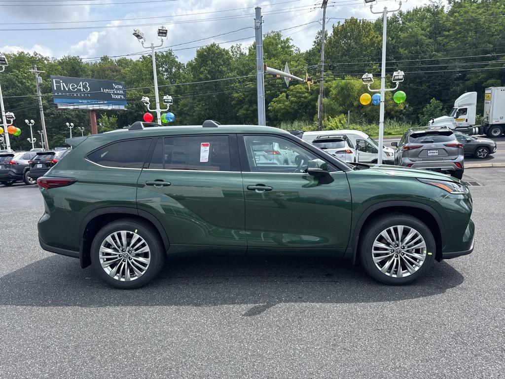 new 2025 Toyota Highlander car, priced at $55,957