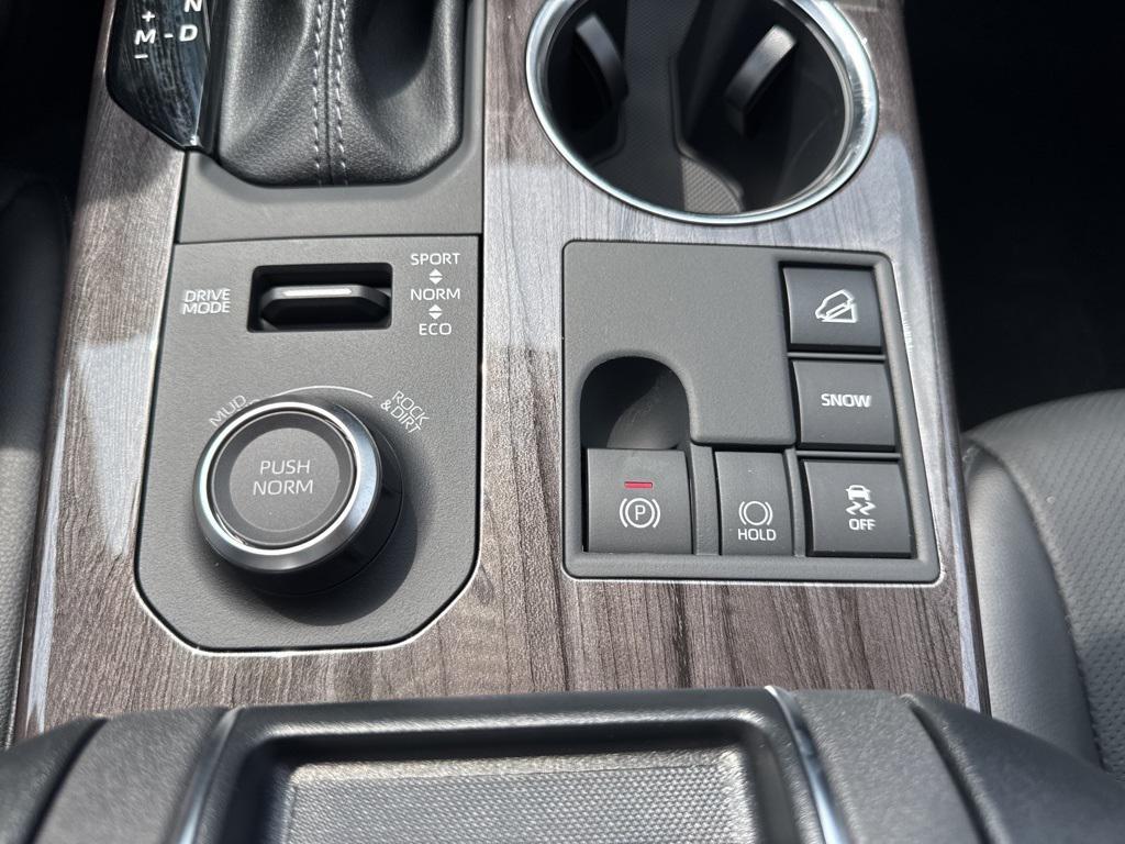 new 2025 Toyota Highlander car, priced at $55,957