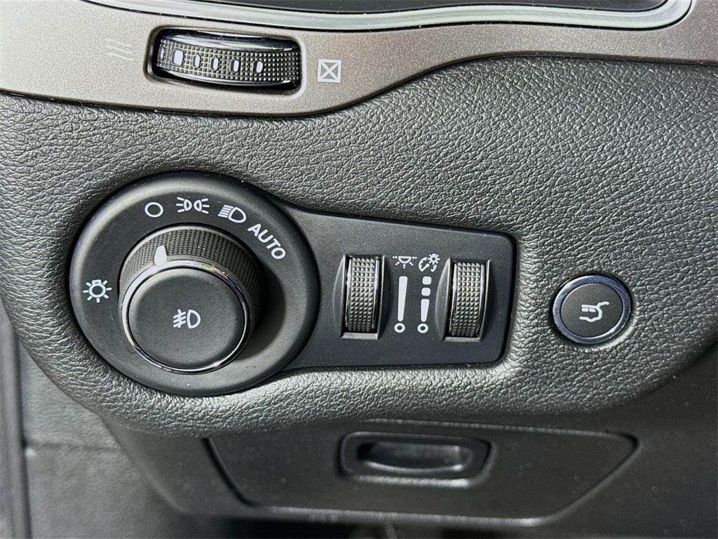 used 2022 Jeep Cherokee car, priced at $24,193