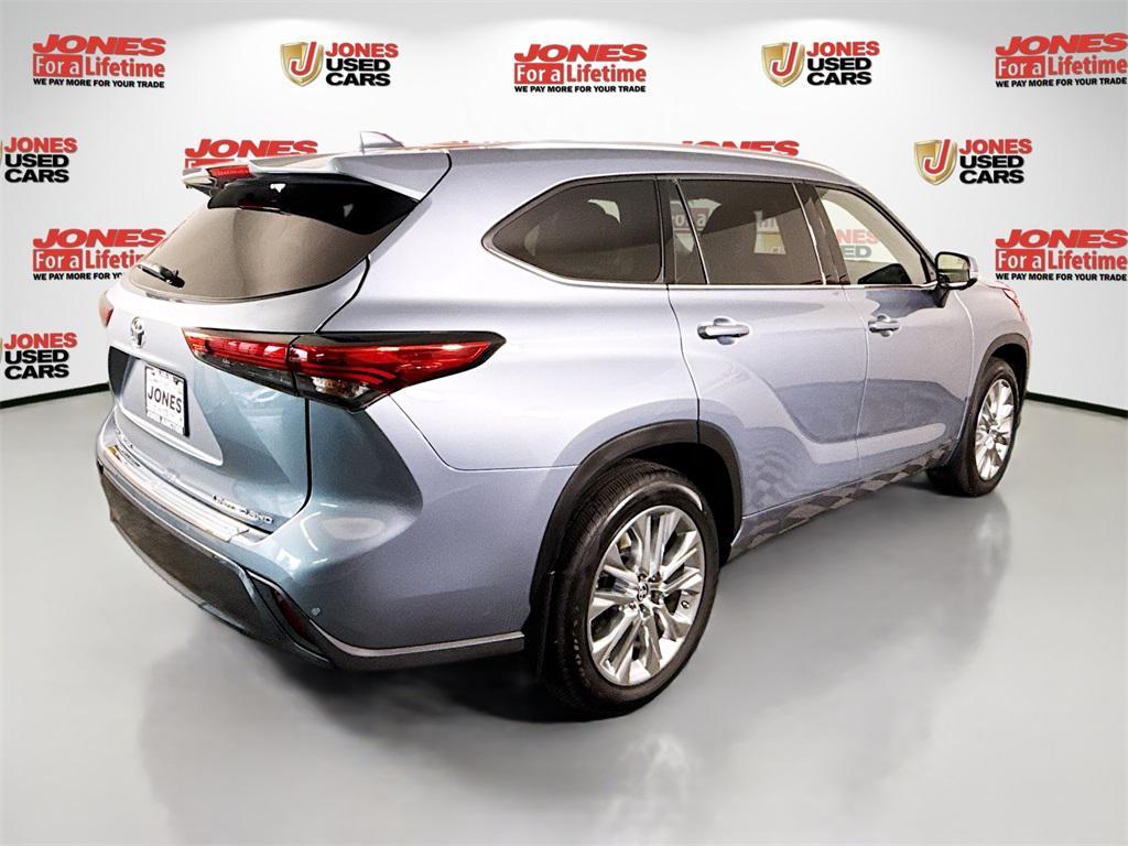 used 2023 Toyota Highlander car, priced at $46,998