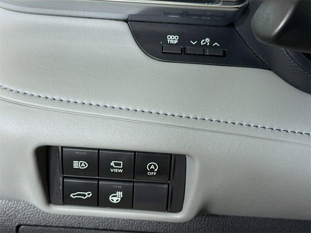 used 2023 Toyota Highlander car, priced at $46,998