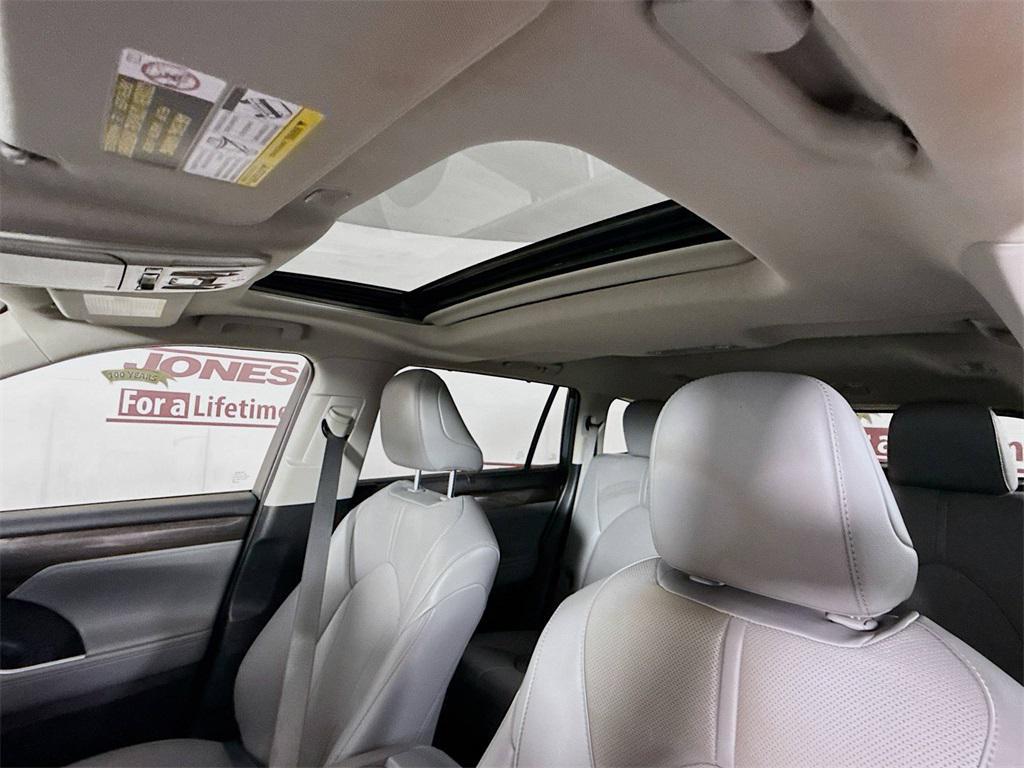 used 2023 Toyota Highlander car, priced at $46,998