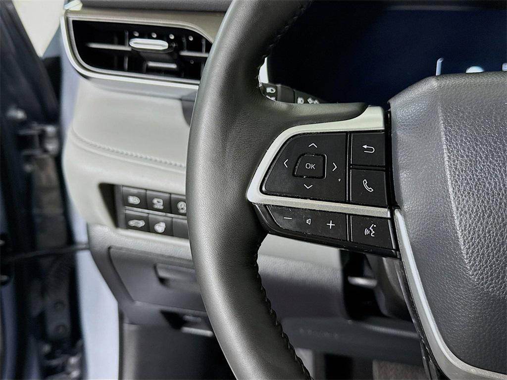 used 2023 Toyota Highlander car, priced at $46,998