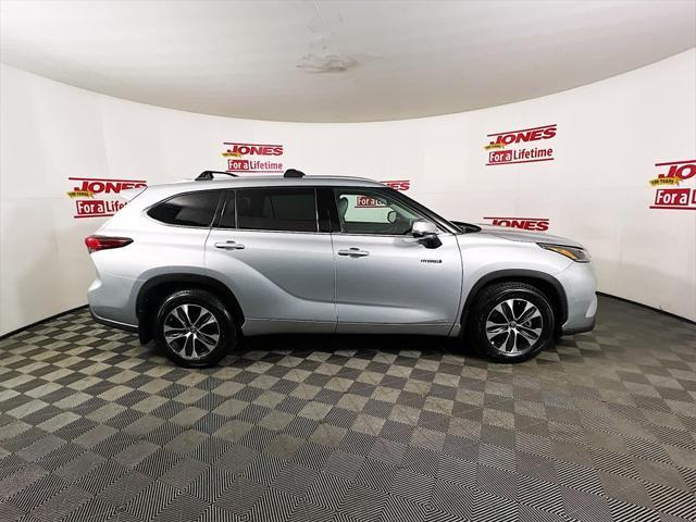 used 2021 Toyota Highlander Hybrid car, priced at $34,999