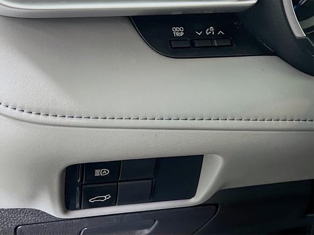 used 2021 Toyota Highlander Hybrid car, priced at $34,999