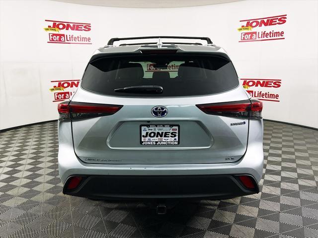 used 2021 Toyota Highlander Hybrid car, priced at $34,999