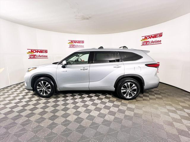 used 2021 Toyota Highlander Hybrid car, priced at $34,999