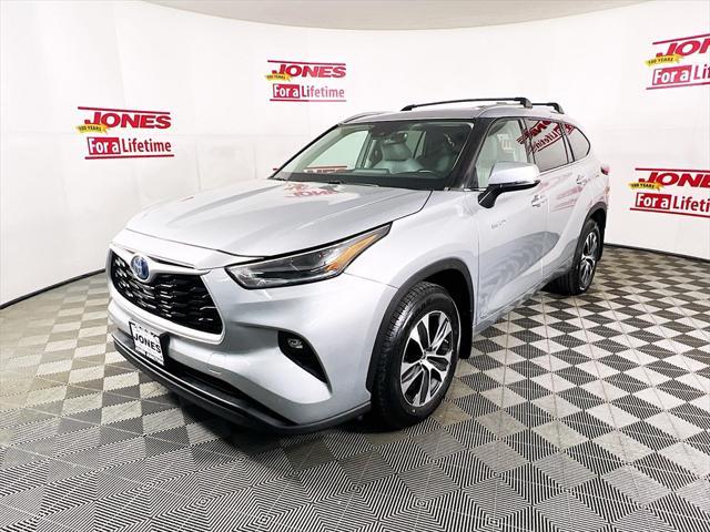 used 2021 Toyota Highlander Hybrid car, priced at $34,999