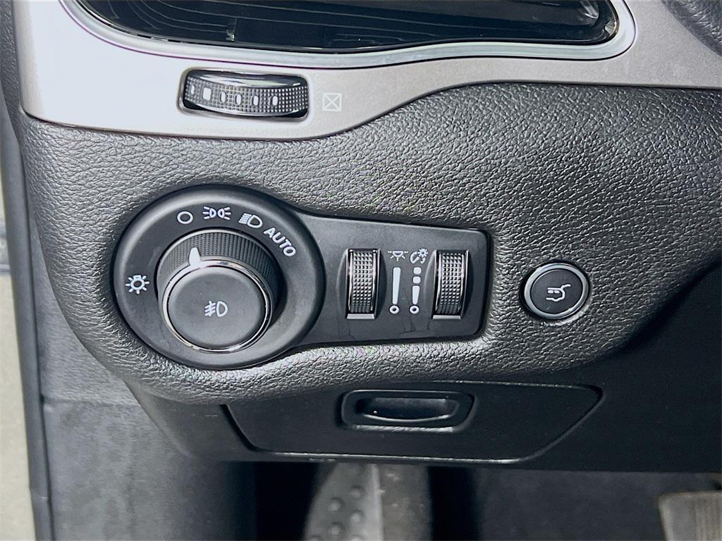 used 2021 Jeep Cherokee car, priced at $26,998