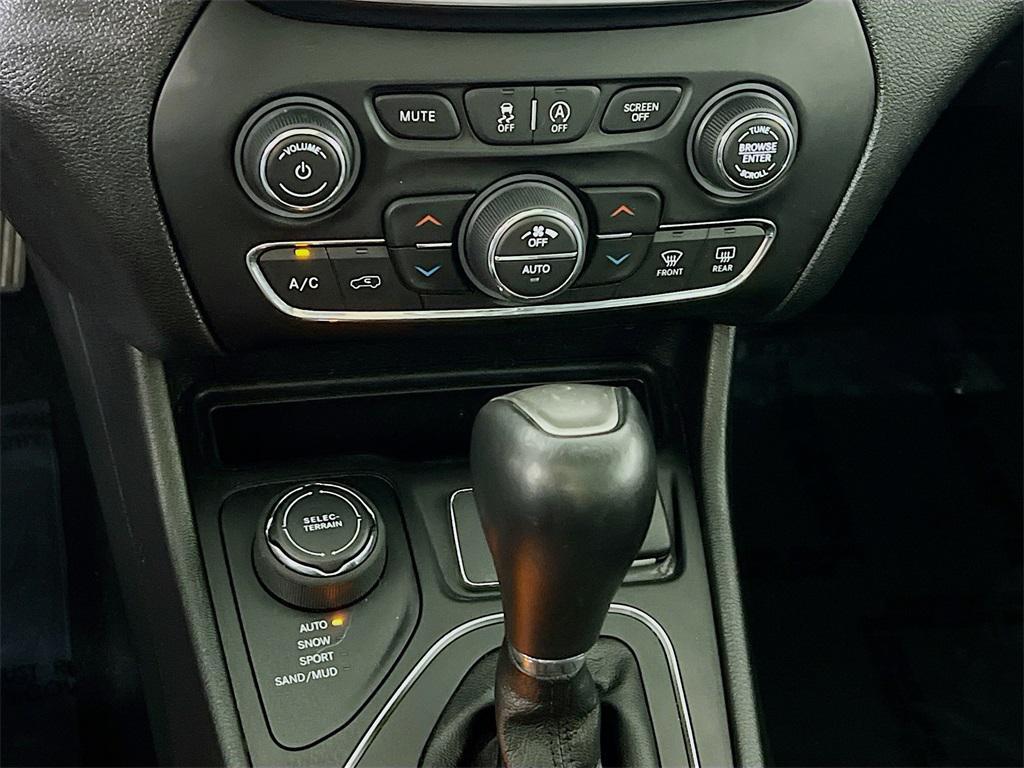 used 2021 Jeep Cherokee car, priced at $26,998