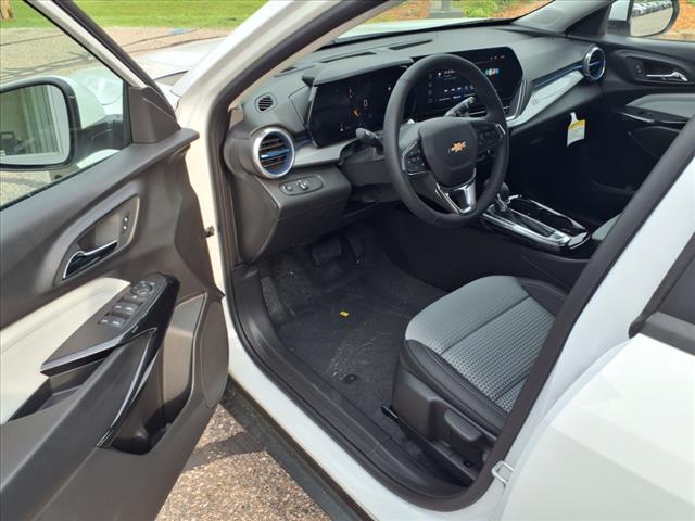 new 2025 Chevrolet Trax car