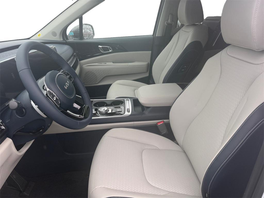 new 2026 Kia Carnival Hybrid car, priced at $58,080