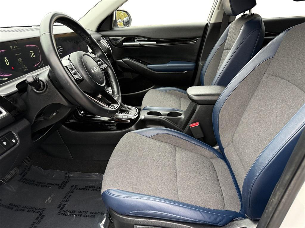 used 2025 Kia Seltos car, priced at $23,549