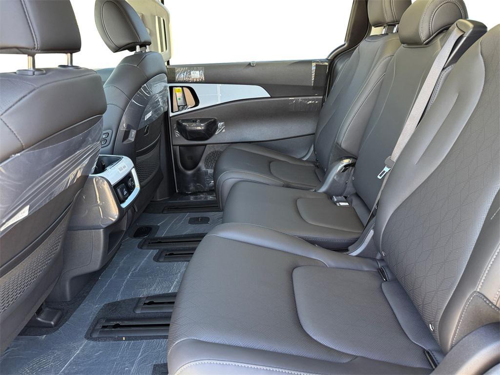 new 2026 Kia Carnival Hybrid car, priced at $51,660