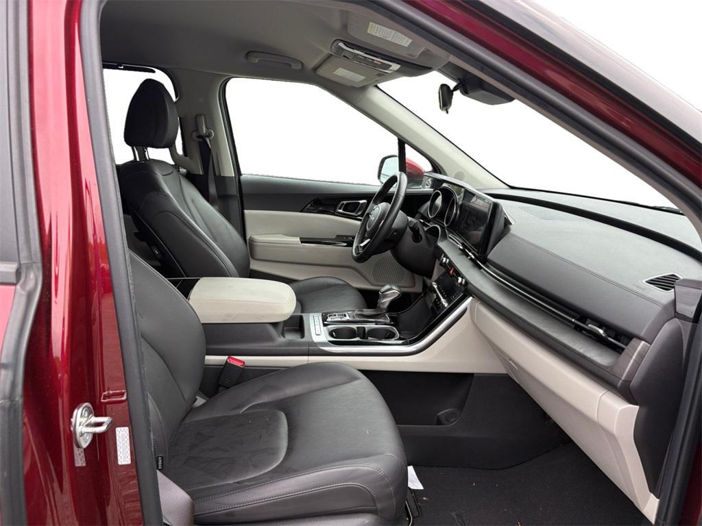 used 2024 Kia Carnival car, priced at $29,499