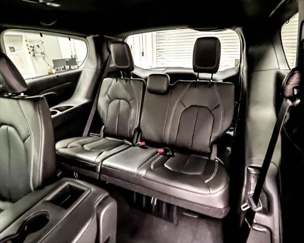 new 2025 Chrysler Pacifica car, priced at $43,674