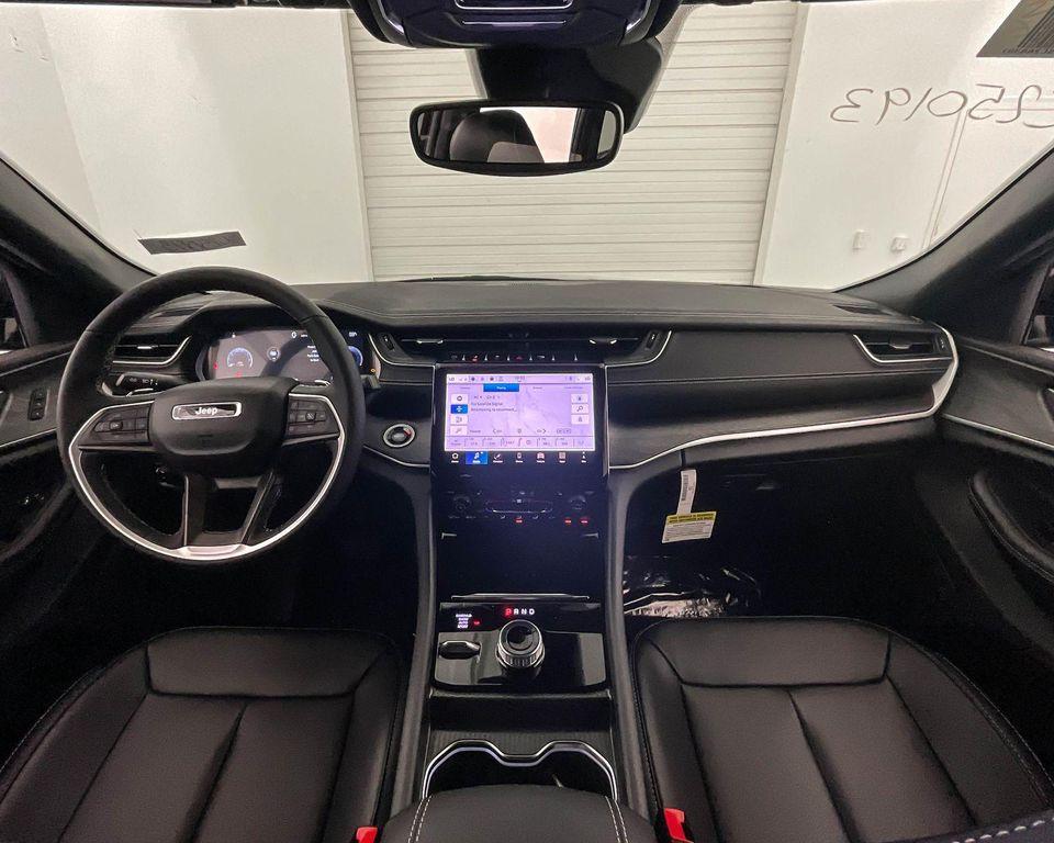 new 2025 Jeep Grand Cherokee car, priced at $41,500
