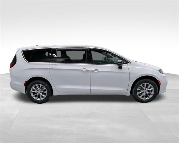 new 2025 Chrysler Pacifica car, priced at $43,642