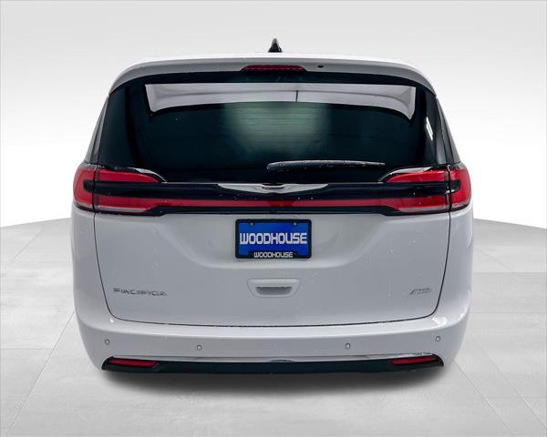 new 2025 Chrysler Pacifica car, priced at $43,642