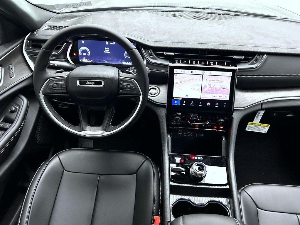 new 2025 Jeep Grand Cherokee car, priced at $40,549