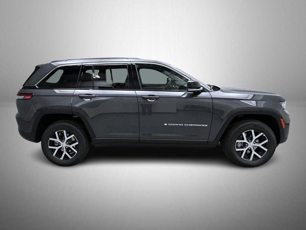 new 2025 Jeep Grand Cherokee car, priced at $40,549