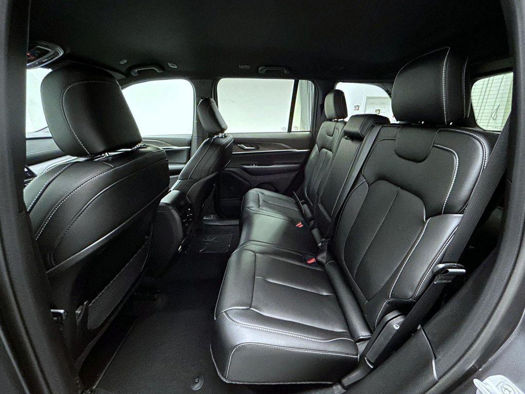 new 2025 Jeep Grand Cherokee car, priced at $40,549
