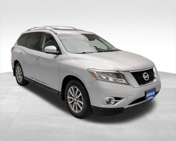 used 2015 Nissan Pathfinder car, priced at $11,900