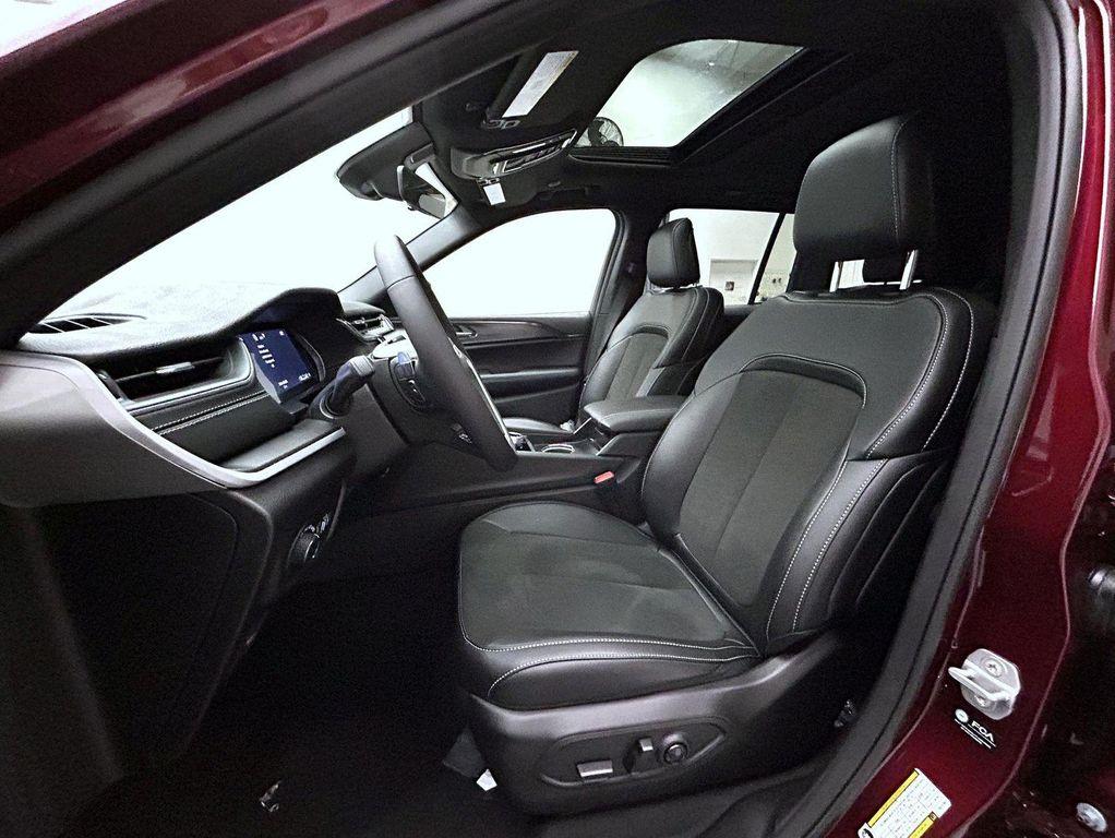 new 2025 Jeep Grand Cherokee car, priced at $39,287