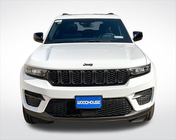 new 2025 Jeep Grand Cherokee car, priced at $40,752