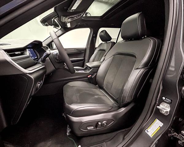new 2025 Jeep Grand Cherokee car, priced at $40,180
