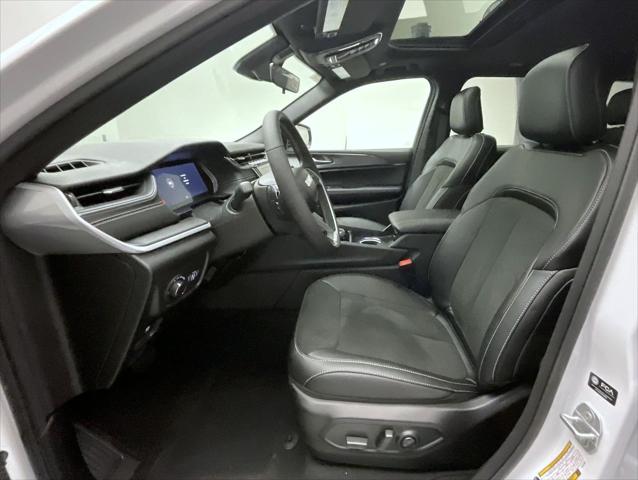 new 2025 Jeep Grand Cherokee car, priced at $40,414