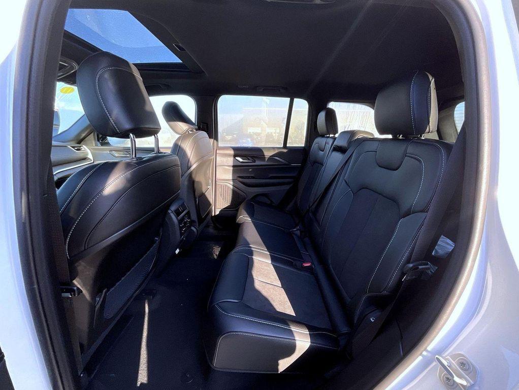 new 2025 Jeep Grand Cherokee car, priced at $40,219