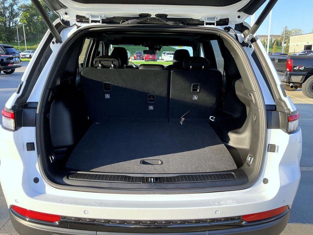 new 2025 Jeep Grand Cherokee car, priced at $40,219