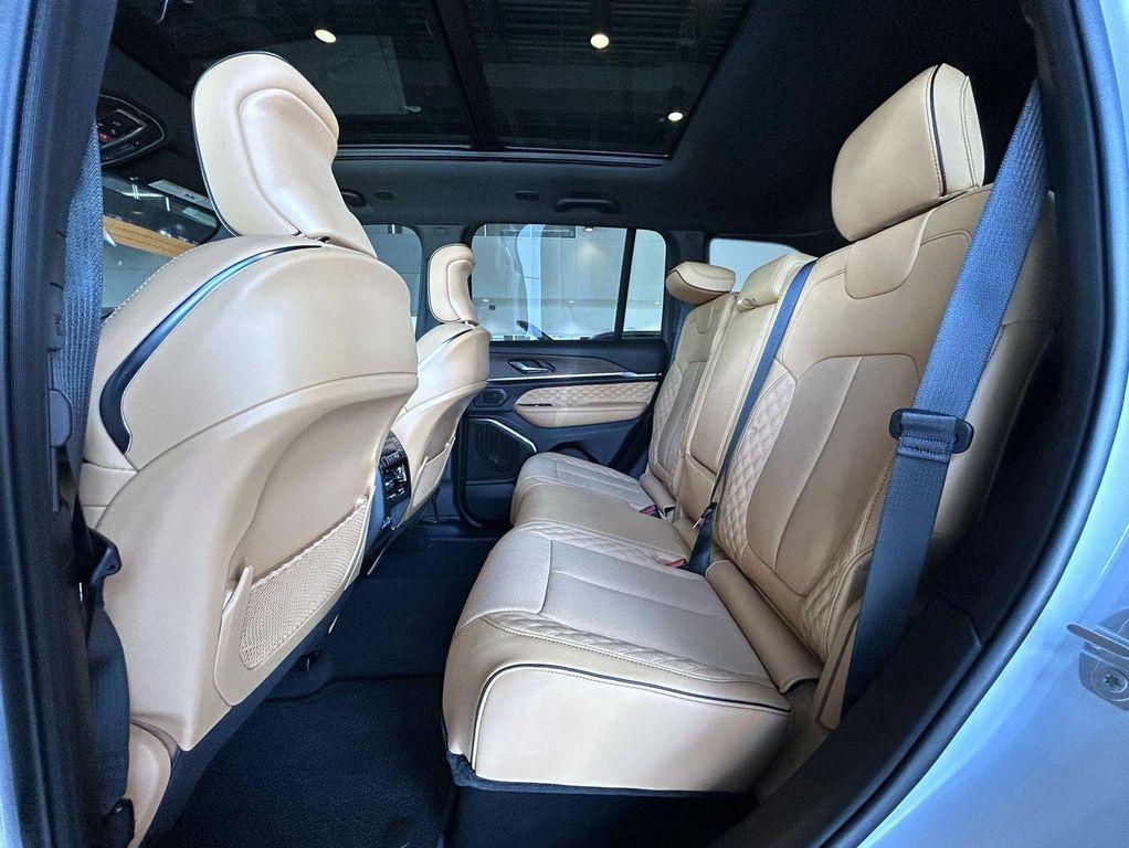 new 2025 Jeep Grand Cherokee car, priced at $58,129