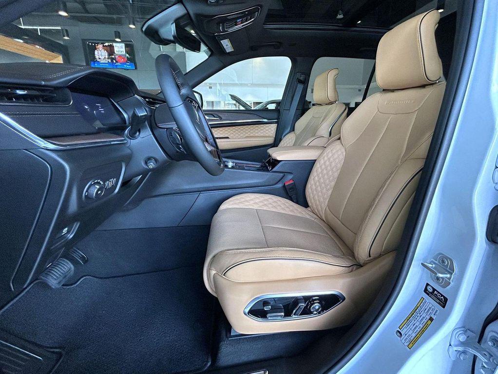 new 2025 Jeep Grand Cherokee car, priced at $58,129