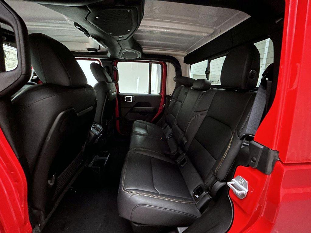 new 2025 Jeep Gladiator car, priced at $44,427