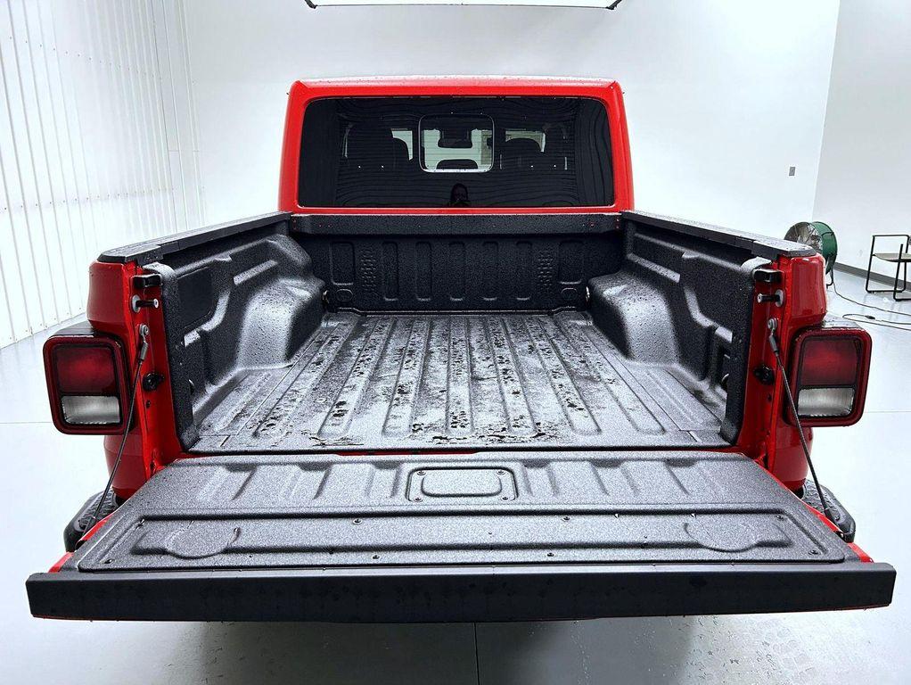 new 2025 Jeep Gladiator car, priced at $44,427