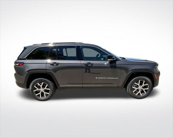 new 2025 Jeep Grand Cherokee car, priced at $43,995