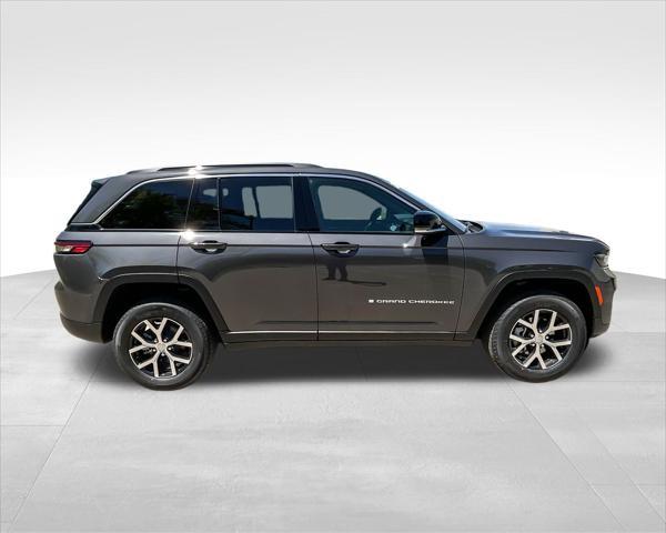 new 2025 Jeep Grand Cherokee car, priced at $44,495