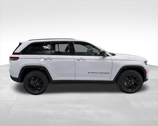 new 2025 Jeep Grand Cherokee car, priced at $40,214