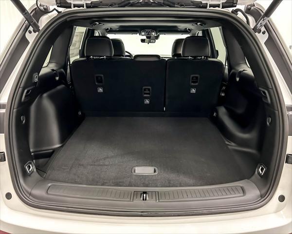new 2025 Jeep Grand Cherokee car, priced at $40,214